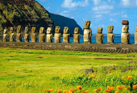 Тисяча кам'яних велетнів і таємниця тисячоліть. Що приховує острів Пасхи