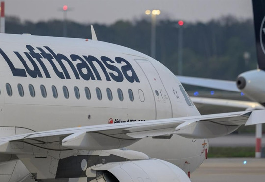 У Німеччині пілоти і бортпровідники Lufthansa страйкують четвертий день. Скасовані сотні рейсів