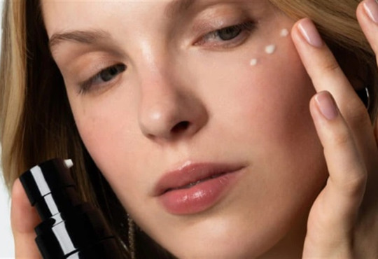 Переваги використання професійної косметики для догляду за обличчям