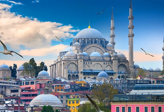 Чесно про життя у Стамбулі. Місто контрастів, де мрії зустрічаються з реальністю — досвід українців