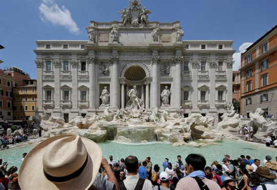 Фонтан Треві у Римі стане платним. Скільки доведеться заплатити, щоб кинути монетку