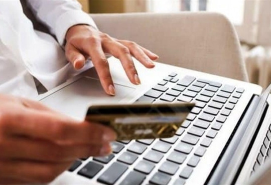 Що таке кредит на картку і чим він відрізняється від банківського кредиту?