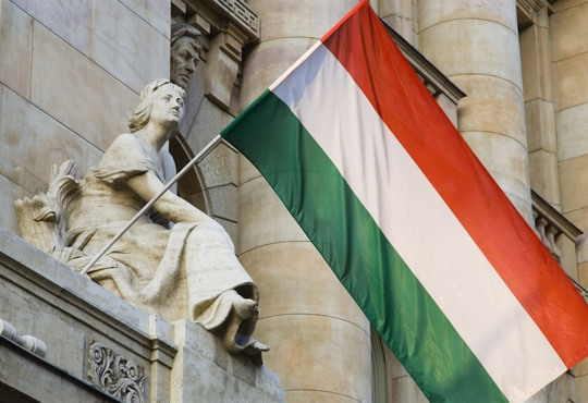 МЗС України радить українцям не їхати до Угорщини та шукати інші шляхи транзиту. Що сталося?