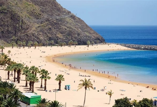 Куди поїхати у січні 2026. Десять найкращих напрямків для відпустки після Нового року