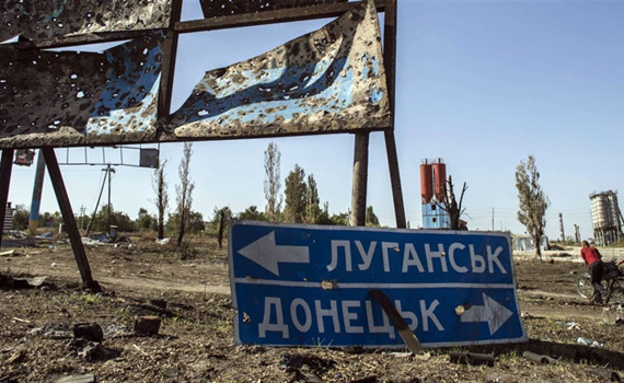 Россия рассматривает признание "ЛНР" и "ДНР". Лидеры боевиков сделали обращения к Путину под копирку