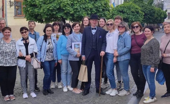 Ви можете стати амбасадором свого міста. Маріупольський проєкт "2:40 Паралелі" навчить як