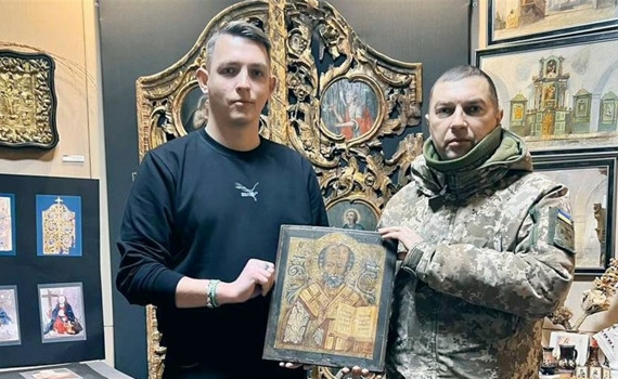 Військовий передав у музей на Волині ікону ХІХ століття зі сходу. Знайшов її на руїнах у Селидовому