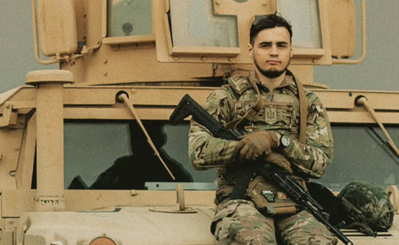 «Схід» полетів на гелікоптері в Маріуполь і вийшов пішки з «Азовсталі». Уривок з його книги