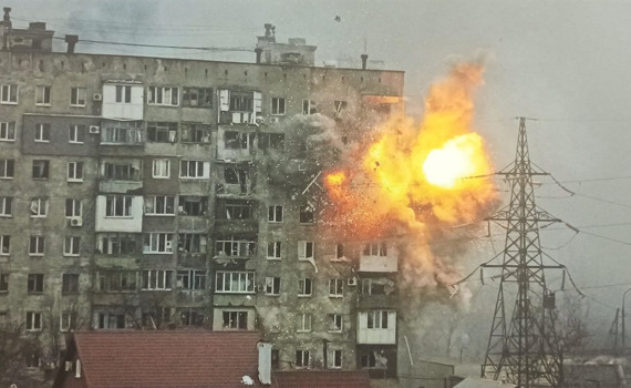 Це правда про сховище будинку в Маріуполі, який всі бачили на фото. Люди задихалися від диму та пилу