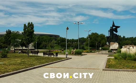 Парк-призрак и спокойный «Путь Ильича»: пять видео из оккупированных городов востока