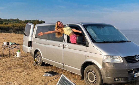 Юлия Шилова из Краматорска колесит по миру в автодоме. Вместе с парнем они вложили в это $13000