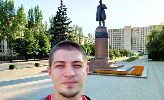 Блогер анонсировал серию ежедневных видео о жизни в Донецке. Первое - о центре города вечером