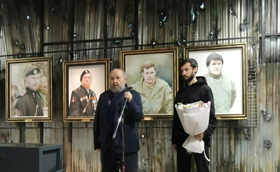 У Маріуполі дітям показують катів їхнього міста. Там відкрили виставку про "героїв СВО"