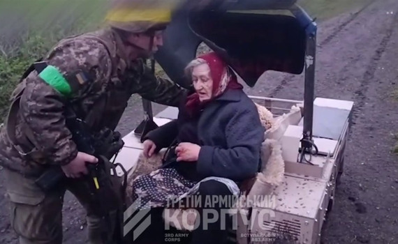 Антоніна Хорунжа, яку евакуювали дроном біля Лиману, тепер живе на Черкащині. Як склалася її доля