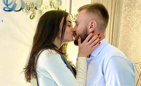 Владимир Дейнеко из «Азова» попал в обмен пленными. Невеста Алина в слезах ждет защитника дома