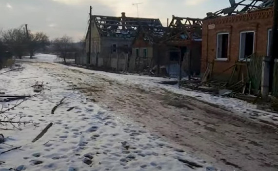 "Білі янголи" майже годину вмовляли родину виїхати з Олексієво-Дружківки. Людей збирали пішки