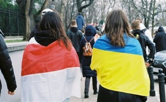 У Польщі змінюють правила виплати допомоги українським біженцям. Що про це варто знати