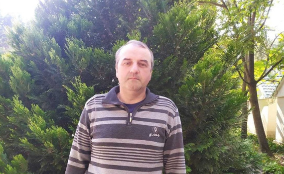 Взяли одяг і генератор. Юрій Грицай з 86-річним батьком їхали з Комишувахи електровелосипедами