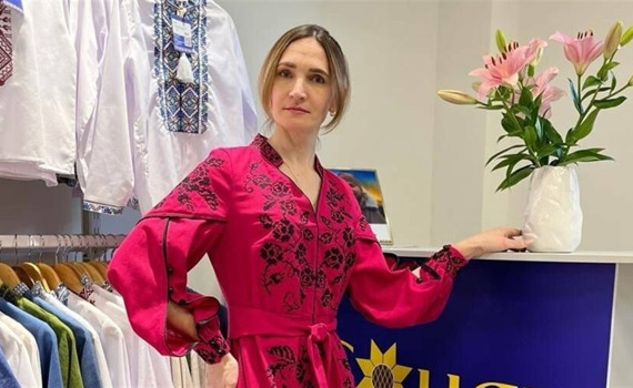 Ольга Катрич відкрила у Вінниці магазин вишиванок «Сонях». Раніше така етнокрамниця була у Маріуполі