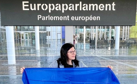 Катерина Мостова виступила в Європарламенті. Фотографка з Луганська показує світу правду про війну
