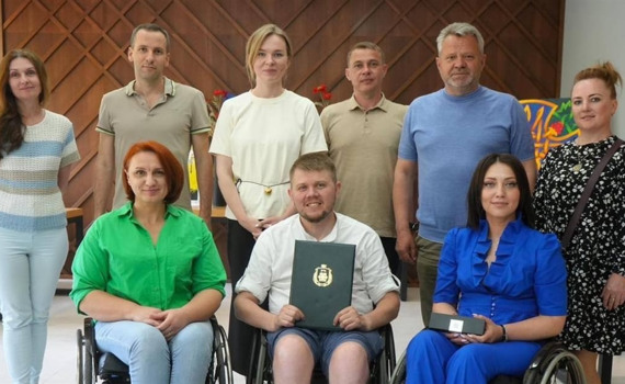 «Ми будуємо нову та сучасну країну»: У Бучі впроваджують стратегію безбарʼєрності