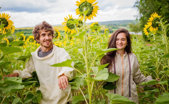 Справа прадідів: як переселенці з Луганщини відродили родинну пасіку в Черкаській області