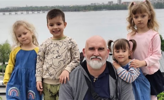 Після загибелі сина втілили його мрію. Родина Карпцових зі Сватового всиновила чотирьох дітей