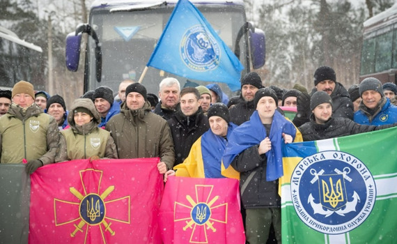 Відбувся обмін полоненими. З російської неволі повернулися 157 українців