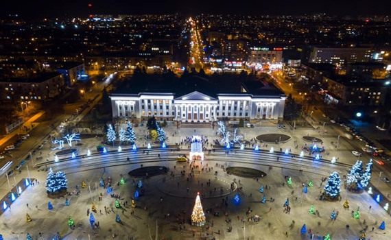 Тут будут делать сотни селфи. Показываем фото 14 главных елок из городов Донбасса