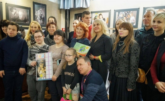 Фотограф из Горловки стал соавтором выставки о "солнечных детях" в родном городе президента Украины