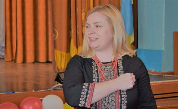 Учительница из Краматорска собирает детскую одежду 19 века. Вот кто будет ее носить