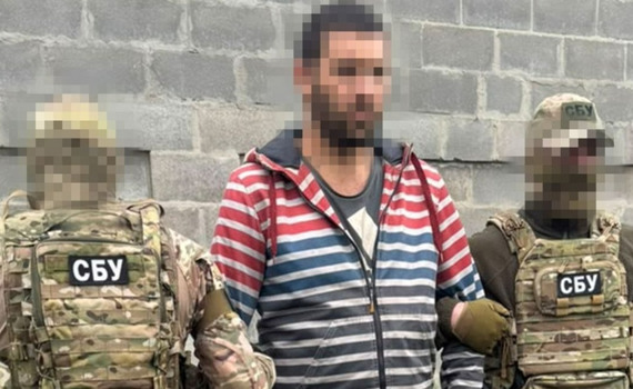 У «кіллзоні» під Лиманом військові і СБУ затримали коригувальника РФ. Він фотографував позиції ЗСУ