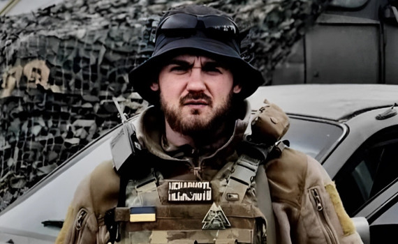 Попрощалися з сином, потримавши кісточки його пальців. Богдан “Danger” Хомовський загинув в Оленівці