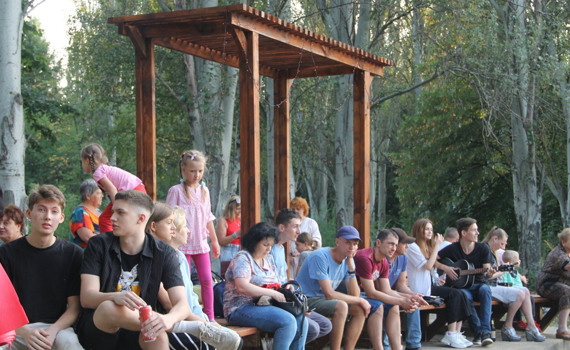 Це новий громадський простір у Світлодарську. Його за два тижні створили волонтери БУР