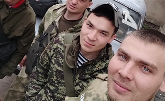 Це обличчя тих, хто знищує Маріуполь. Шістьох окупантів знайшли у соцмережах