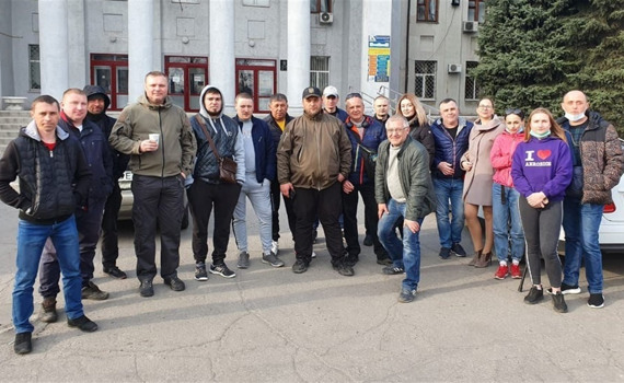Подвези врача. Как во время карантина из-за коронавируса помочь медикам на Донбассе