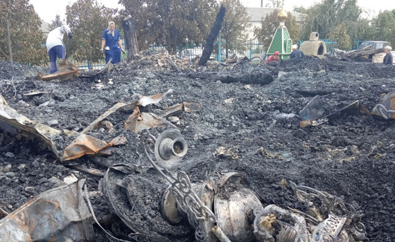 Тут був храм Петра і Павла. Репортаж із подвір'я cтаровинної церкви в Лимані, яку знищив вогонь
