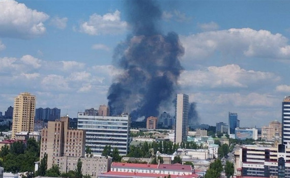 Донецк уже 7 часов взрывается и горит. Жители оккупированного города в шоке от происходящего