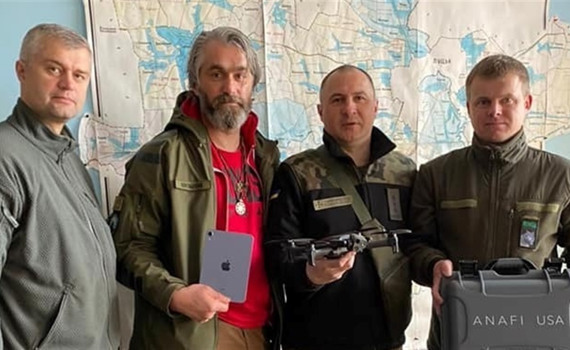 Литовский ветеран обучает украинских воинов управлять дронами. Они смогут доставлять грузы до 20 кг