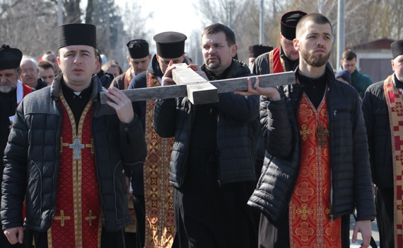 У Бучі відбулася Хресна хода в молитовну пам’ять жертв, закатованих російськими окупантами