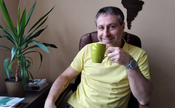 Кто он – «Зуб Мудрости» из Донецка, который с другом открыл клинику в Киеве и еще лечит военных