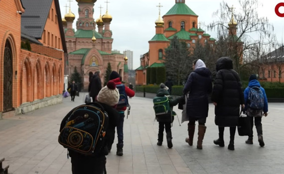 Вчителька з Костянтинівки звільнилася після скандалу з підпільною школою УПЦ МП у Києві. Що відомо