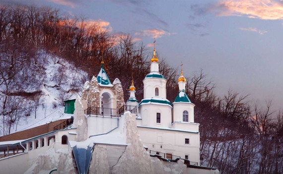 Держтуризм радить Святогірськ для зимового відпочинку. Ось ще 4 класні напрямки для цього сезону