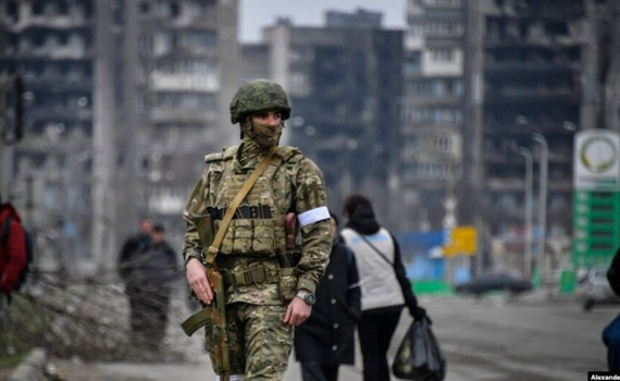 Заселяють вихідцями з РФ, Азії та Африки. Як Росія витісняє українців на окупованих територіях