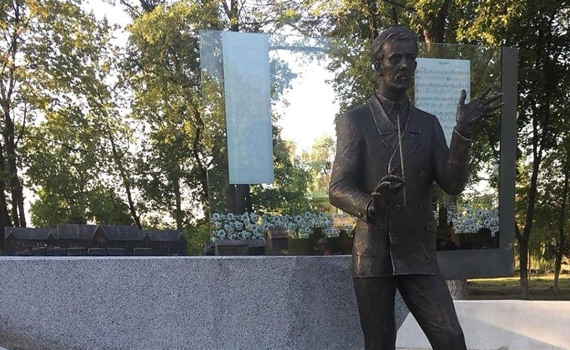 Автору рождественского Щедрика установили памятник в Покровске, где он преподавал 