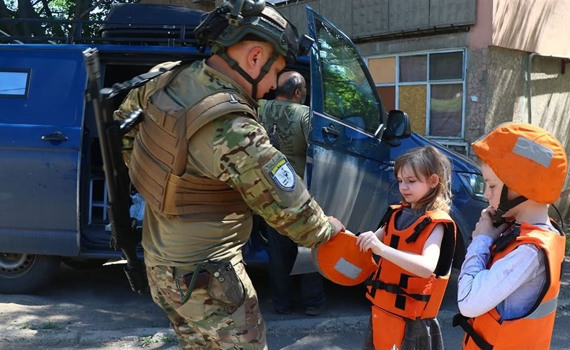 Тричі тікали від війни. «Білі янголи» евакуювали родину з Чернігівщини зі Слов'янська