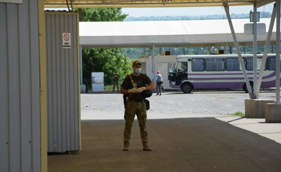 Кого пропускают на блокпосту в Еленовке: все о ситуации на КПВВ в Донецкой области