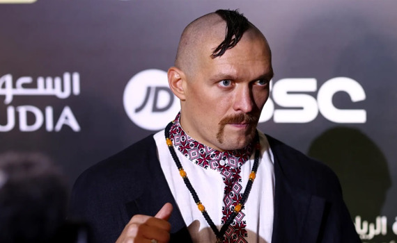 Усик проти Верховена біля пірамід — офіційно анонсовано бій за пояс WBC