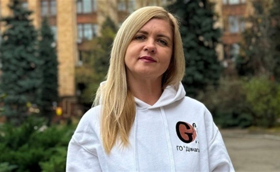 Радію, що можу допомагати. Яна Медведєва з Торецька підтримує дітей, захисників і бізнес у Дніпрі
