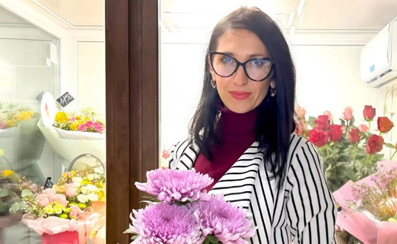 Дивилась на фото і казала: я можу. Як Ксенія Короленко з Бахмута відкрила квіткову крамницю у Дніпрі